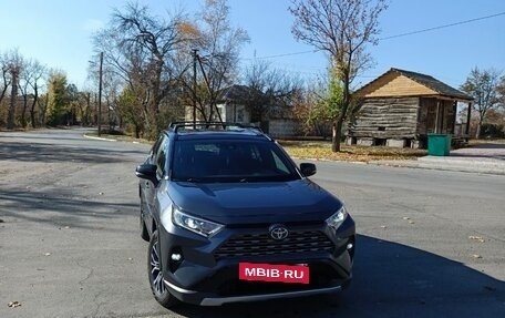 Toyota RAV4, 2019 год, 3 300 000 рублей, 6 фотография