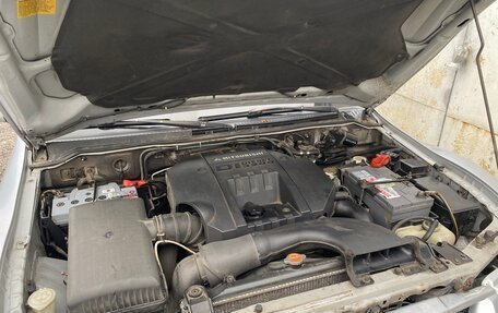 Mitsubishi Pajero III рестайлинг, 2002 год, 600 000 рублей, 12 фотография