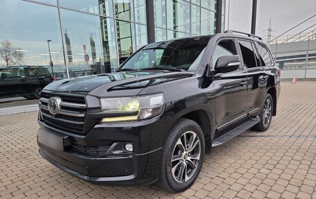 Toyota Land Cruiser 200, 2019 год, 8 000 000 рублей, 1 фотография