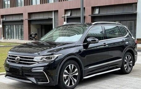Volkswagen Tiguan II, 2022 год, 2 750 000 рублей, 1 фотография