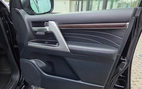 Toyota Land Cruiser 200, 2019 год, 8 000 000 рублей, 17 фотография