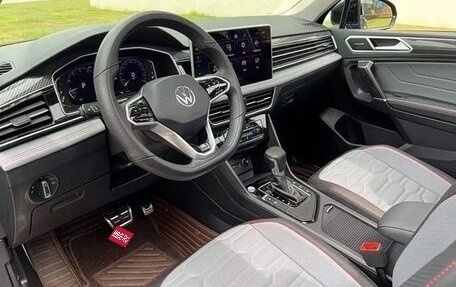 Volkswagen Tiguan II, 2022 год, 2 750 000 рублей, 7 фотография