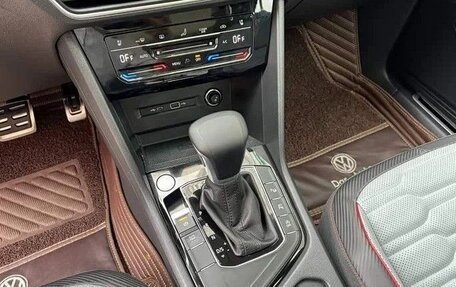 Volkswagen Tiguan II, 2022 год, 2 750 000 рублей, 11 фотография