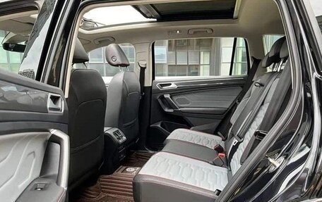 Volkswagen Tiguan II, 2022 год, 2 750 000 рублей, 9 фотография