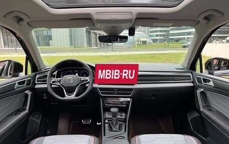 Volkswagen Tiguan II, 2022 год, 2 750 000 рублей, 12 фотография