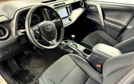 Toyota RAV4, 2017 год, 1 895 000 рублей, 9 фотография