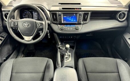 Toyota RAV4, 2017 год, 1 895 000 рублей, 10 фотография