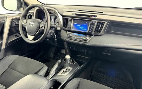 Toyota RAV4, 2017 год, 1 895 000 рублей, 12 фотография