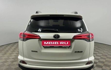 Toyota RAV4, 2017 год, 1 895 000 рублей, 6 фотография