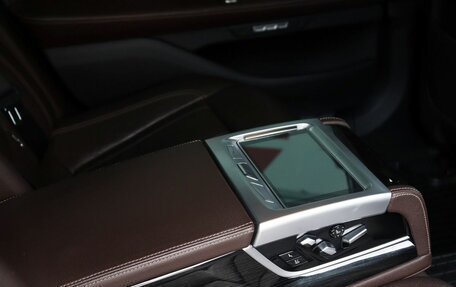 BMW 7 серия, 2018 год, 5 700 000 рублей, 29 фотография