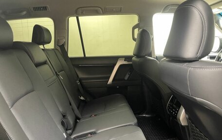 Toyota Land Cruiser Prado 150 рестайлинг 2, 2021 год, 9 100 000 рублей, 13 фотография