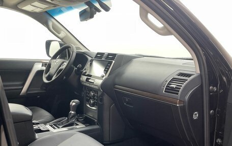 Toyota Land Cruiser Prado 150 рестайлинг 2, 2021 год, 9 100 000 рублей, 12 фотография