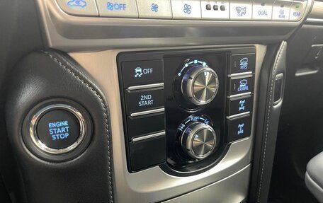 Toyota Land Cruiser Prado 150 рестайлинг 2, 2021 год, 9 100 000 рублей, 16 фотография