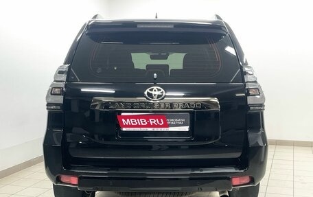 Toyota Land Cruiser Prado 150 рестайлинг 2, 2021 год, 9 100 000 рублей, 5 фотография