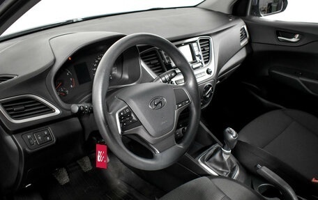 Hyundai Solaris II рестайлинг, 2017 год, 890 000 рублей, 9 фотография