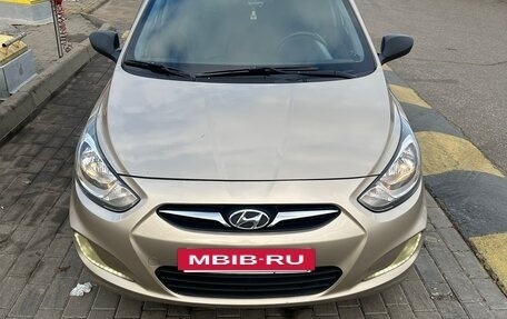 Hyundai Solaris II рестайлинг, 2014 год, 910 000 рублей, 2 фотография