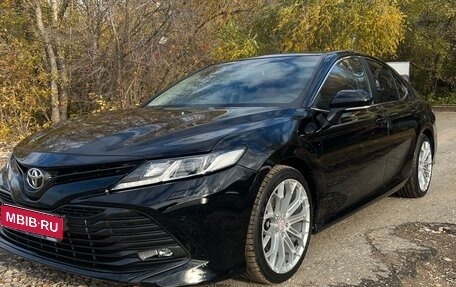 Toyota Camry, 2019 год, 2 600 000 рублей, 1 фотография