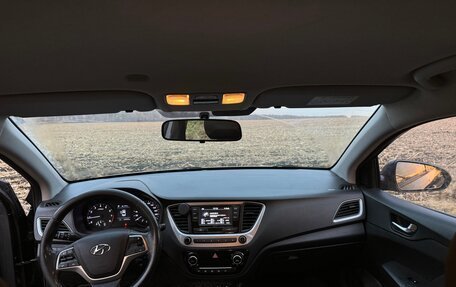 Hyundai Solaris II рестайлинг, 2018 год, 1 300 000 рублей, 11 фотография