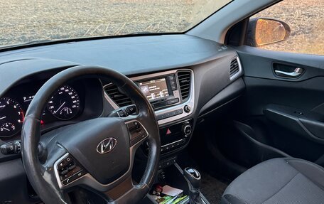 Hyundai Solaris II рестайлинг, 2018 год, 1 300 000 рублей, 10 фотография