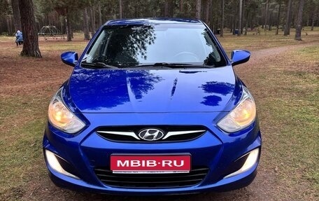 Hyundai Solaris II рестайлинг, 2011 год, 800 000 рублей, 1 фотография