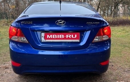 Hyundai Solaris II рестайлинг, 2011 год, 800 000 рублей, 3 фотография