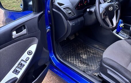 Hyundai Solaris II рестайлинг, 2011 год, 800 000 рублей, 5 фотография