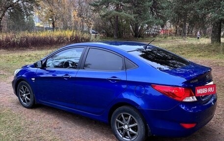 Hyundai Solaris II рестайлинг, 2011 год, 800 000 рублей, 4 фотография