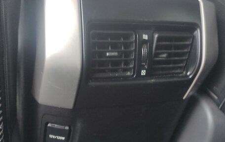 Toyota Land Cruiser Prado 150 рестайлинг 2, 2013 год, 2 700 000 рублей, 9 фотография