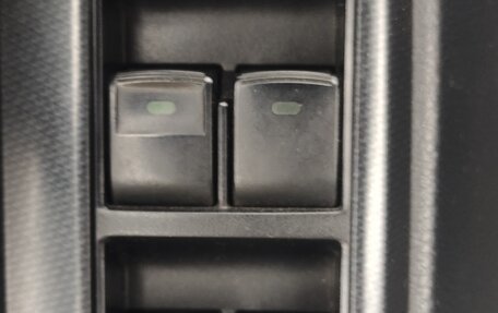 Toyota Land Cruiser Prado 150 рестайлинг 2, 2013 год, 2 700 000 рублей, 16 фотография