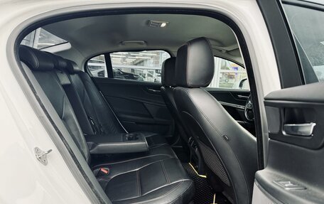 Jaguar XE I рестайлинг, 2015 год, 1 420 000 рублей, 14 фотография