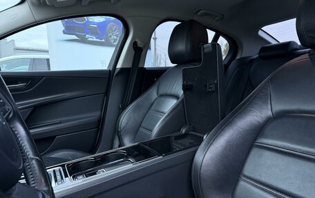 Jaguar XE I рестайлинг, 2015 год, 1 420 000 рублей, 27 фотография