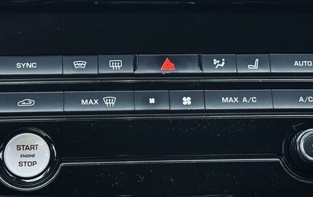 Jaguar XE I рестайлинг, 2015 год, 1 420 000 рублей, 25 фотография