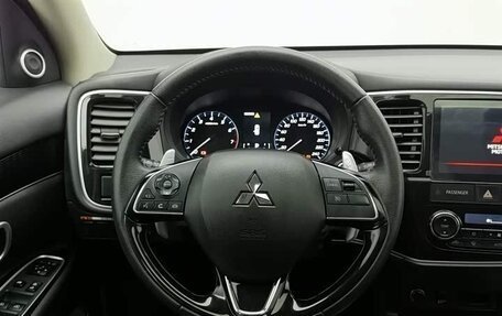 Mitsubishi Outlander III рестайлинг 3, 2022 год, 2 280 000 рублей, 7 фотография