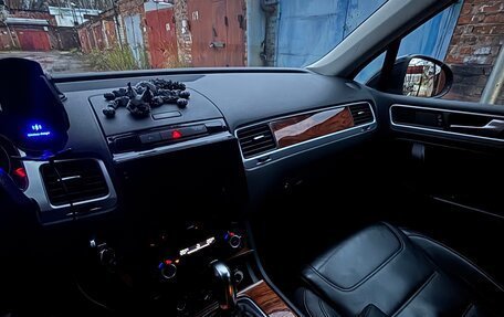 Volkswagen Touareg III, 2011 год, 2 050 000 рублей, 13 фотография