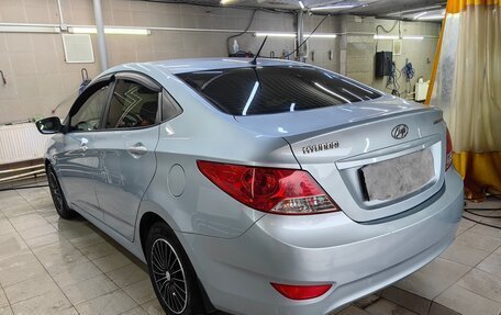 Hyundai Solaris II рестайлинг, 2013 год, 650 000 рублей, 2 фотография