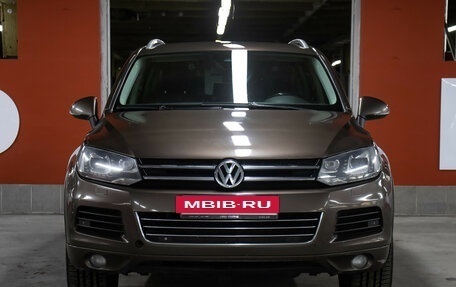 Volkswagen Touareg III, 2013 год, 1 798 000 рублей, 2 фотография