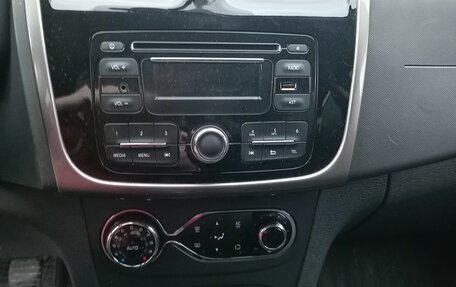 Renault Sandero II рестайлинг, 2015 год, 810 000 рублей, 11 фотография