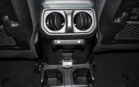 Jeep Wrangler, 2021 год, 4 700 000 рублей, 24 фотография