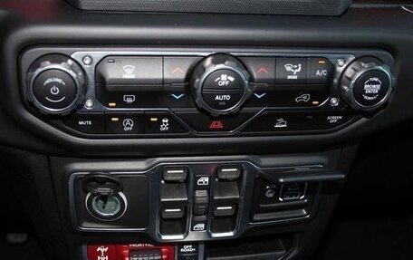 Jeep Wrangler, 2021 год, 4 700 000 рублей, 28 фотография