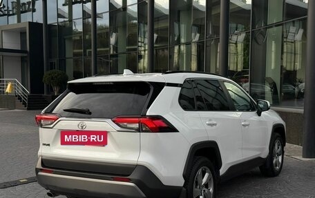 Toyota RAV4, 2021 год, 2 929 000 рублей, 2 фотография