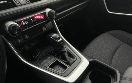 Toyota RAV4, 2021 год, 2 929 000 рублей, 15 фотография