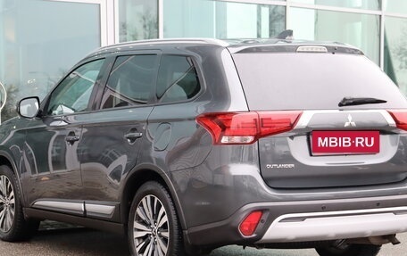 Mitsubishi Outlander III рестайлинг 3, 2021 год, 2 199 000 рублей, 3 фотография