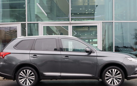 Mitsubishi Outlander III рестайлинг 3, 2021 год, 2 199 000 рублей, 6 фотография