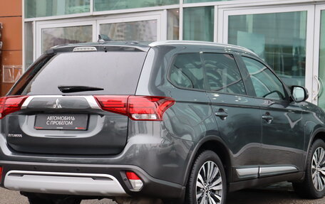 Mitsubishi Outlander III рестайлинг 3, 2021 год, 2 199 000 рублей, 5 фотография