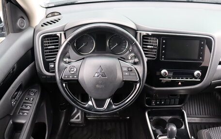 Mitsubishi Outlander III рестайлинг 3, 2021 год, 2 199 000 рублей, 10 фотография