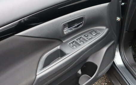 Mitsubishi Outlander III рестайлинг 3, 2021 год, 2 199 000 рублей, 14 фотография