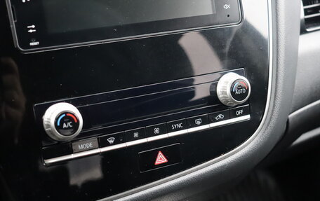 Mitsubishi Outlander III рестайлинг 3, 2021 год, 2 199 000 рублей, 16 фотография