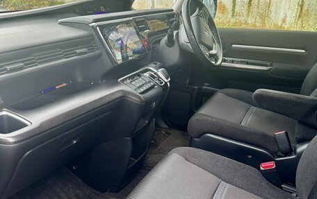 Honda Stepwgn IV, 2018 год, 2 600 000 рублей, 13 фотография