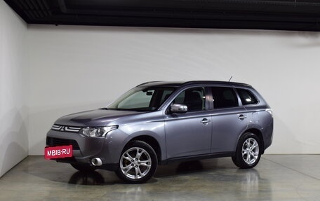 Mitsubishi Outlander III рестайлинг 3, 2012 год, 1 367 000 рублей, 2 фотография
