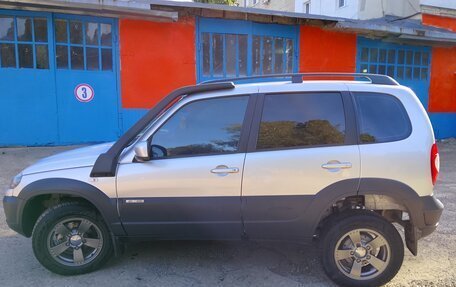 Chevrolet Niva I рестайлинг, 2017 год, 810 000 рублей, 3 фотография